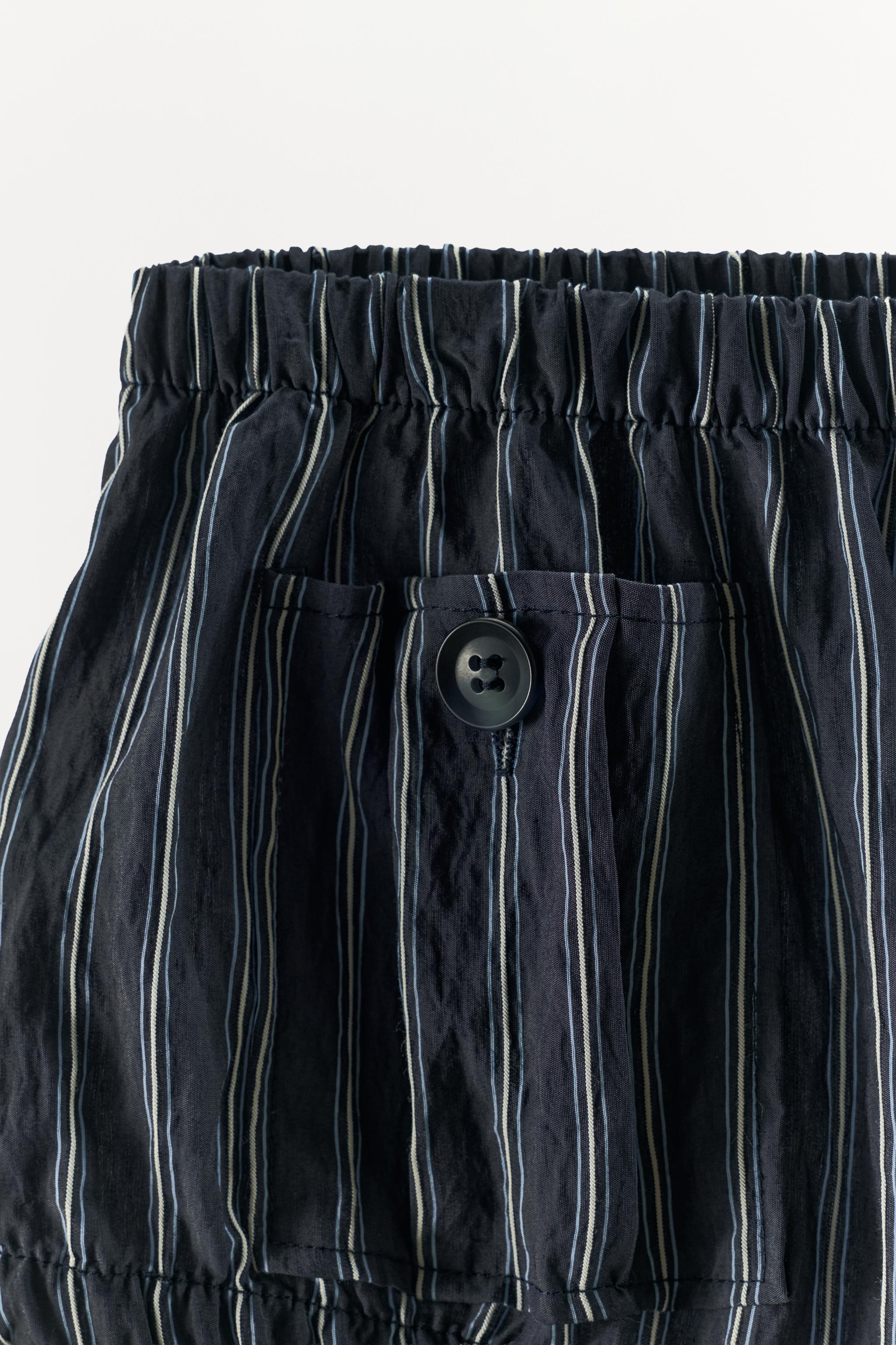 MINI-SHORT À RAYURES ET POCHES